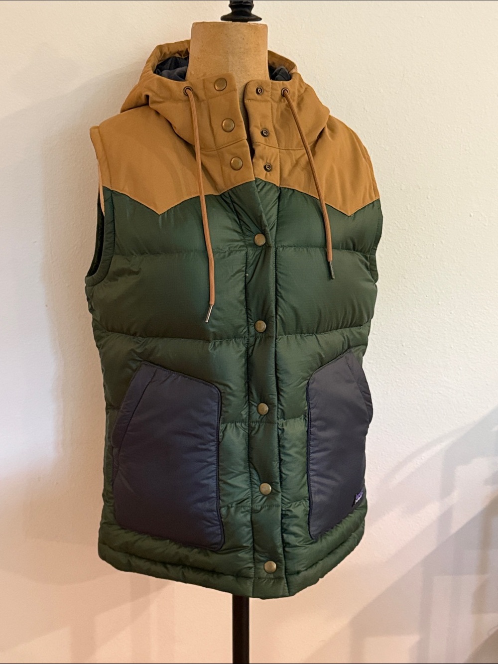 Patagonia M Bivy down vest blue green brown hooded snap front great condition - Picture 2 of 9
